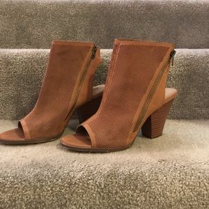 Shoe dazzle peep toe booties